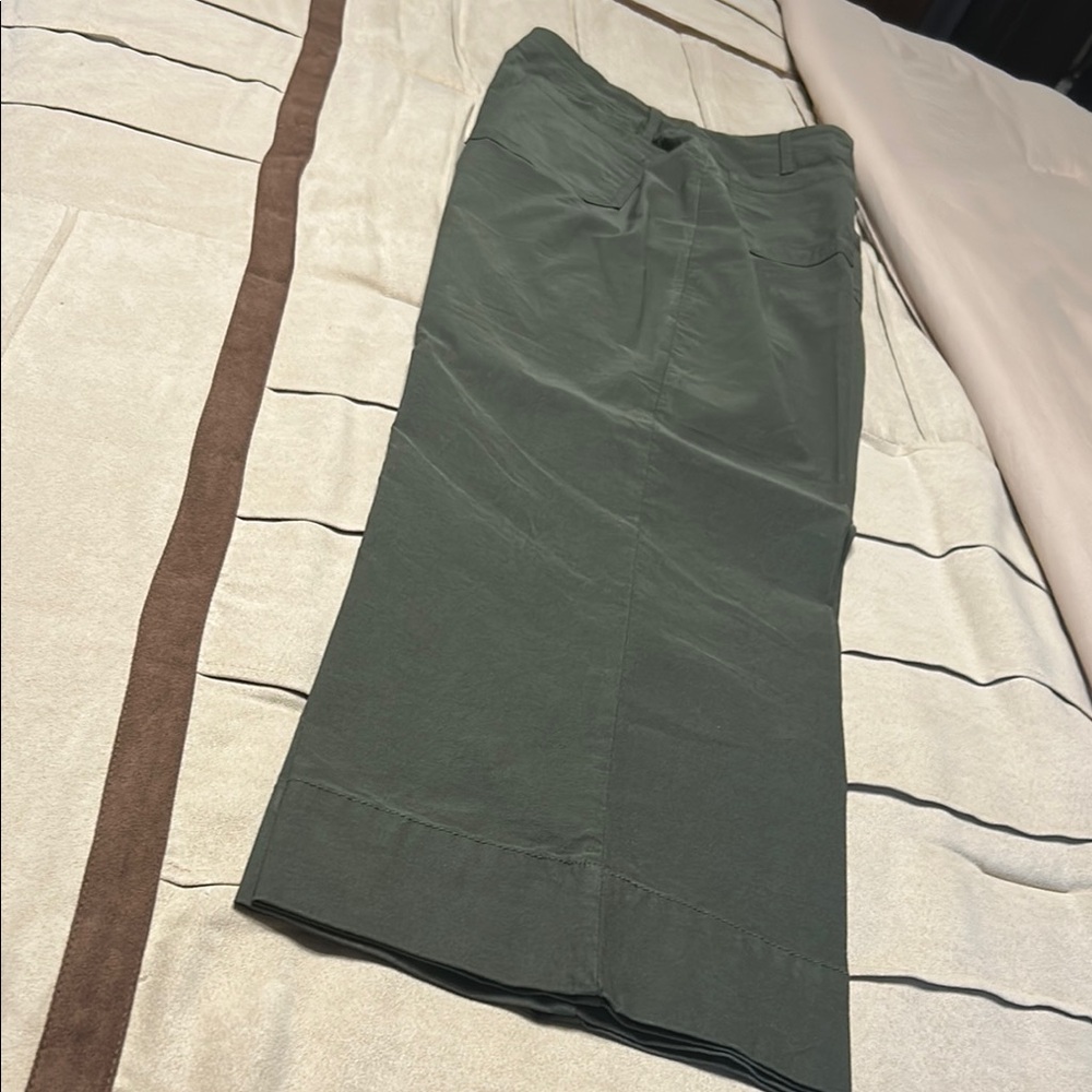 Nicole Miller Olive Green Cropped Pants